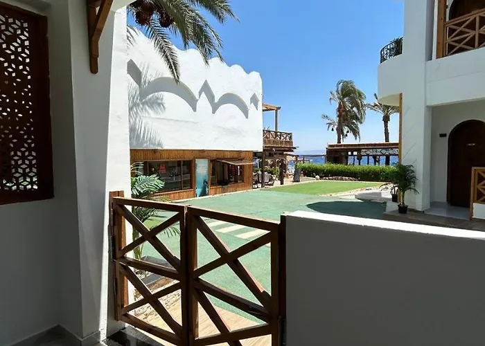 Penguin Village Hotel 3*